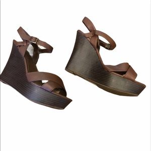 Express brown wedges